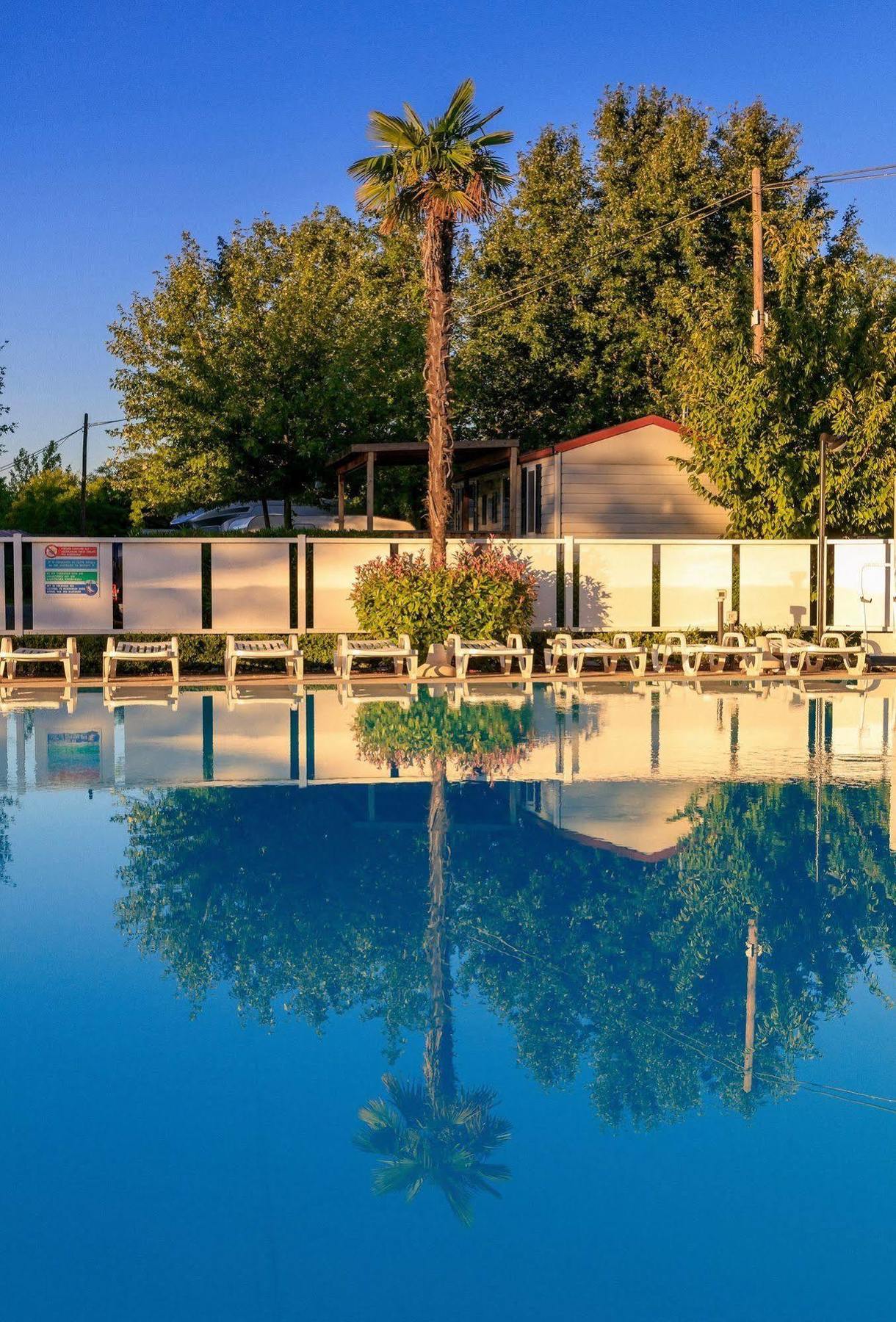 Butterfly Camping Village Пескиера дел Гарда Екстериор снимка