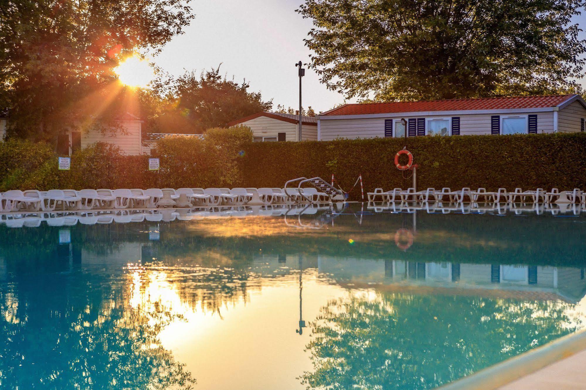 Butterfly Camping Village Пескиера дел Гарда Екстериор снимка