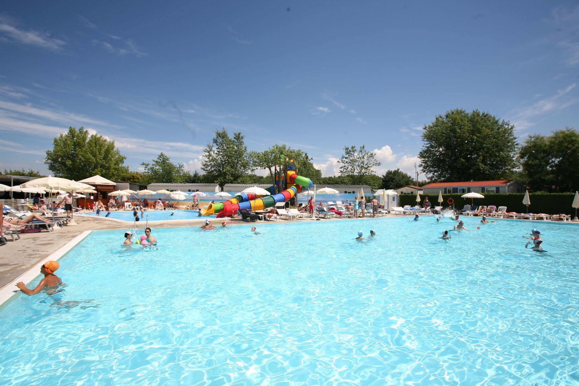 Butterfly Camping Village Пескиера дел Гарда Екстериор снимка