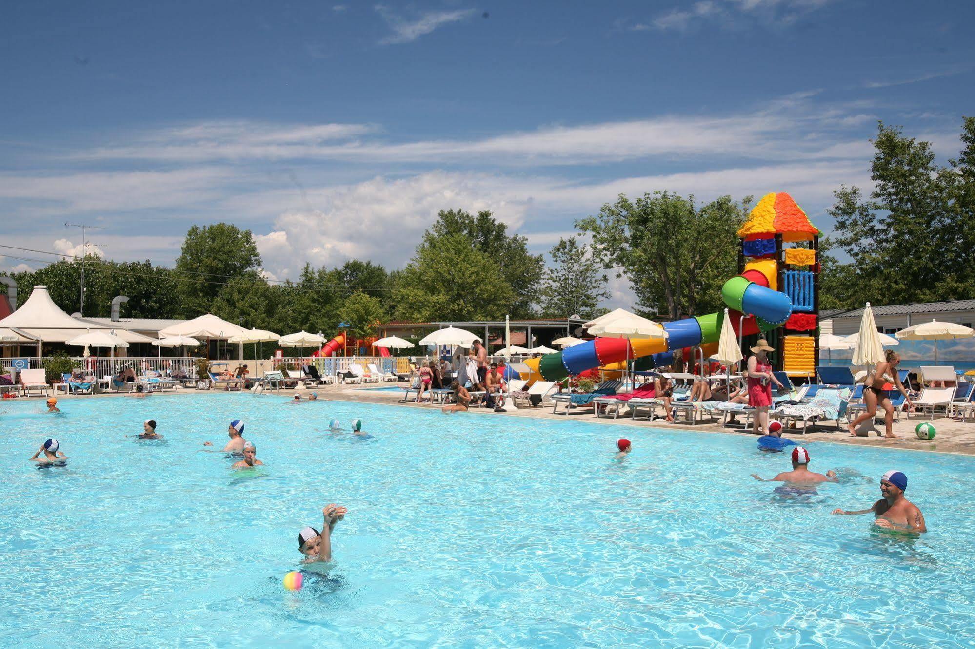 Butterfly Camping Village Пескиера дел Гарда Екстериор снимка