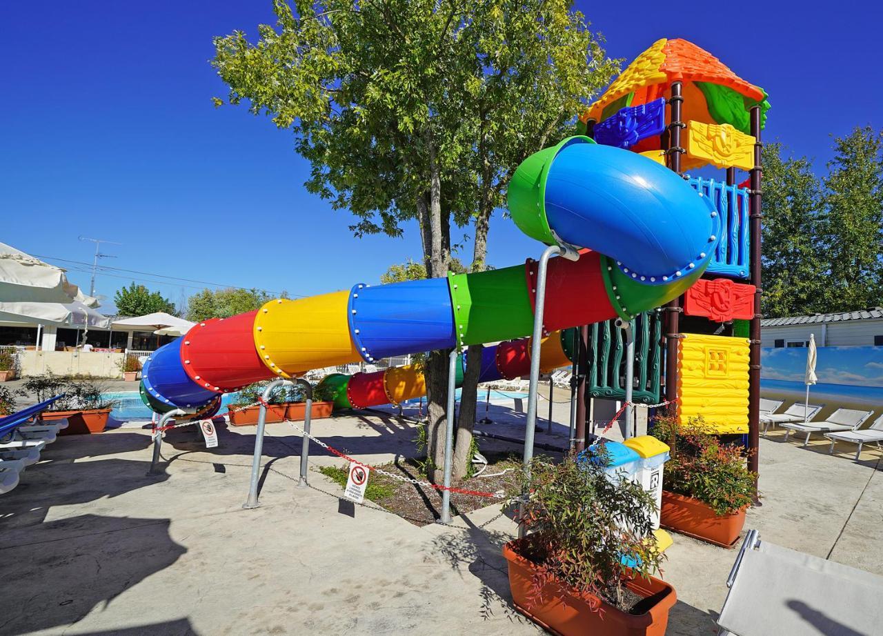 Butterfly Camping Village Пескиера дел Гарда Екстериор снимка